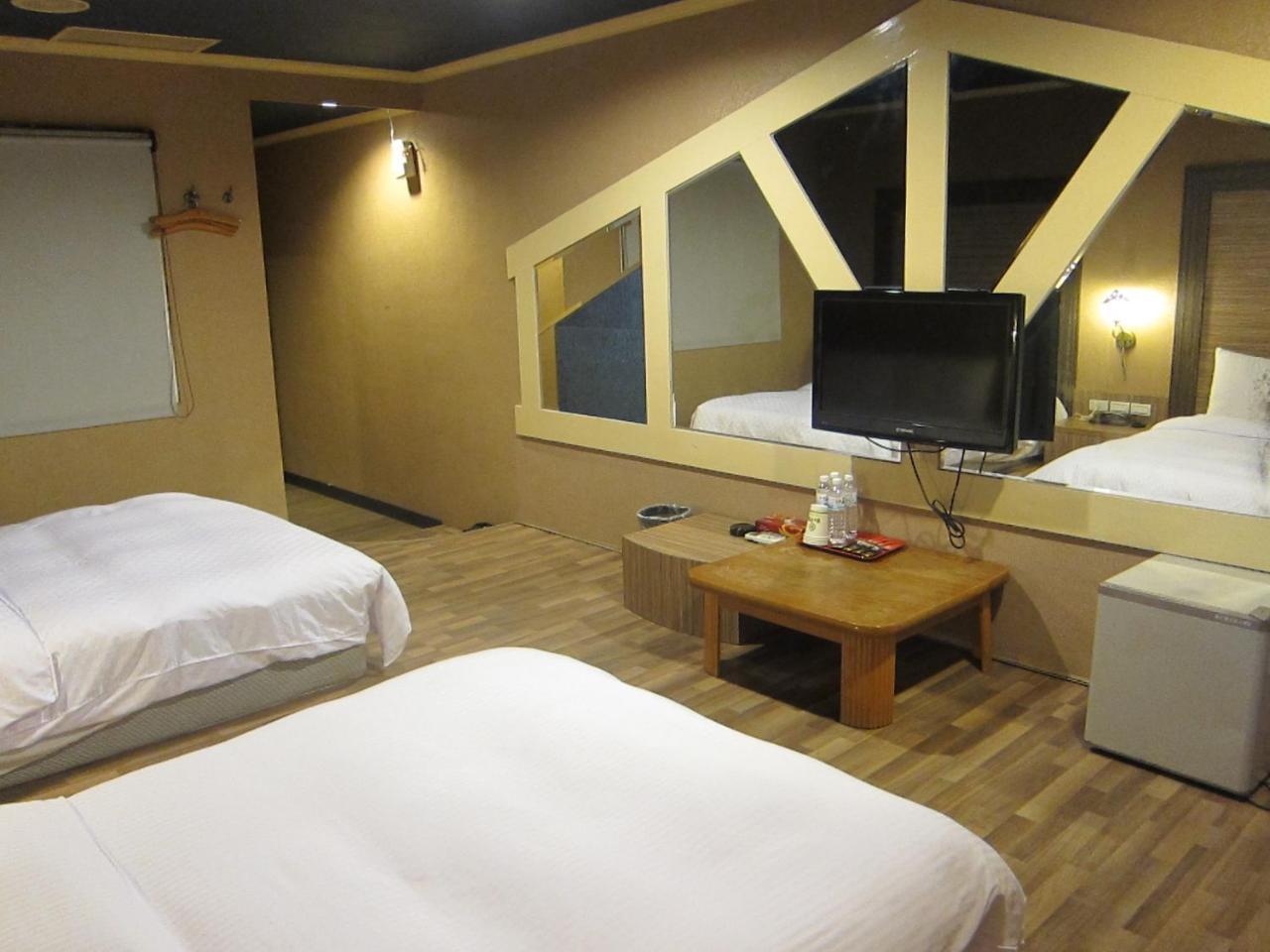Da Chien Hotel Kaohsiung Exterior photo